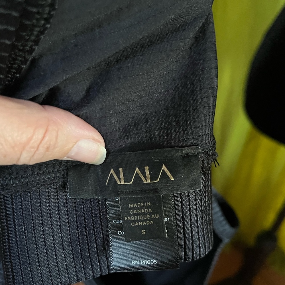 Alala Active Set - Picture 10 of 13
